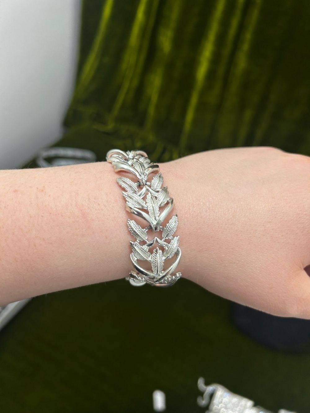VINTAGE Coro Signed Silver Leaf Link Bracelet - Women's Jewelry